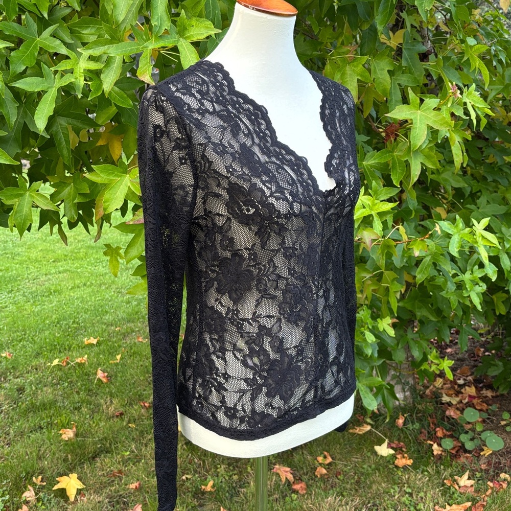 Elegant Black Lace Top - Picture 5 of 6